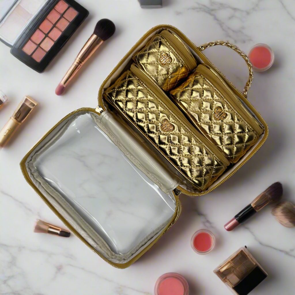 【大特価】Hevenly 4点セット ゴールド メイクバック付き Trio Jet Setter - 4 in 1 Makeup & Toiletry Case - Metallic Gold