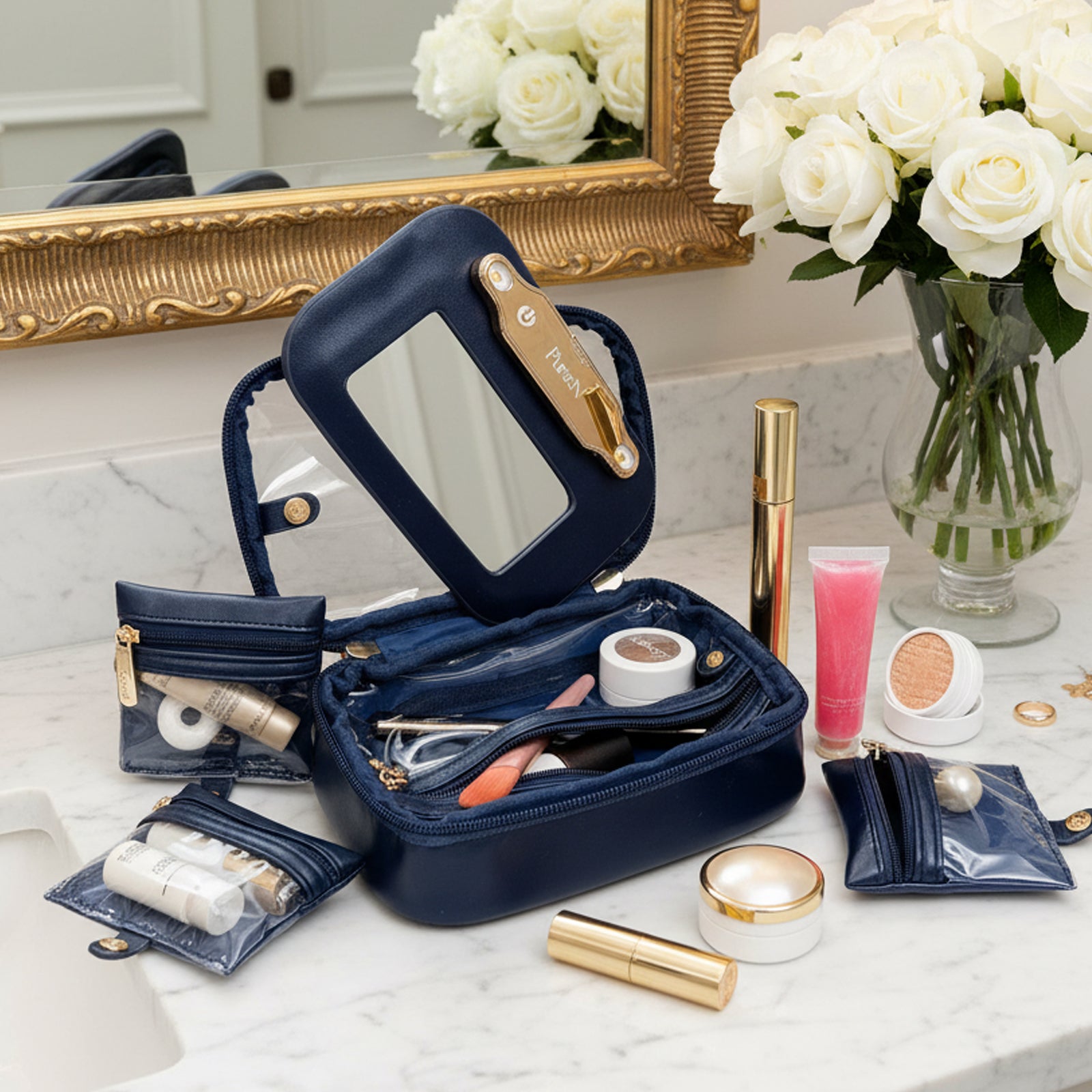 Eveleigh BAGGAGE 本革 バニティケース ミラー付き LITTMINI Lighted Mirror Case in Pearlized Navy – PurseN