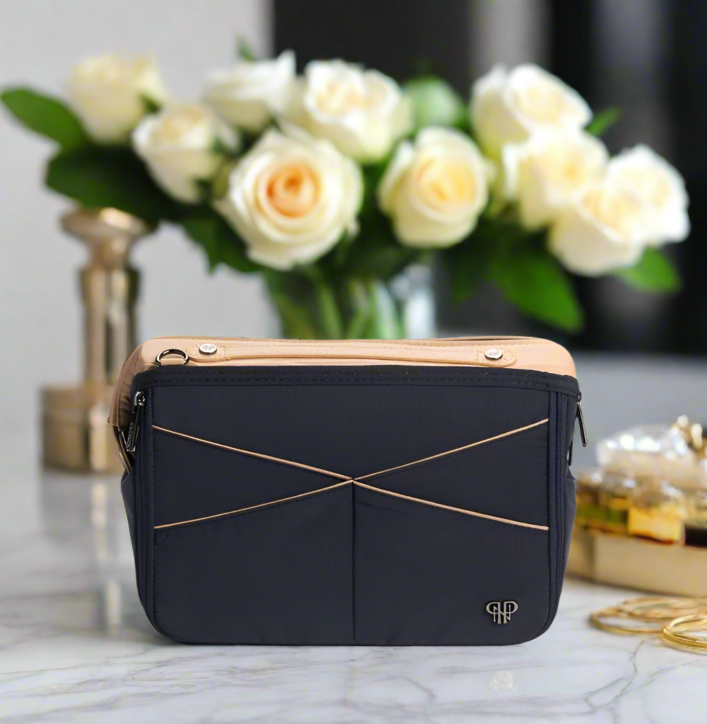 メアリーフランシス　カセット＆ラジオ　バッグ Buzzed Beaded Queen Bee Crossbody Clutch - Mary Frances